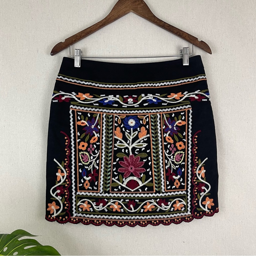 Anthropologie Eri + Ali, Floral Embroidered, Scalloped Hemline Mini Skirt (Sz M)